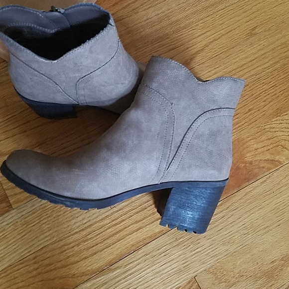 Booties - Picture 3 of 4